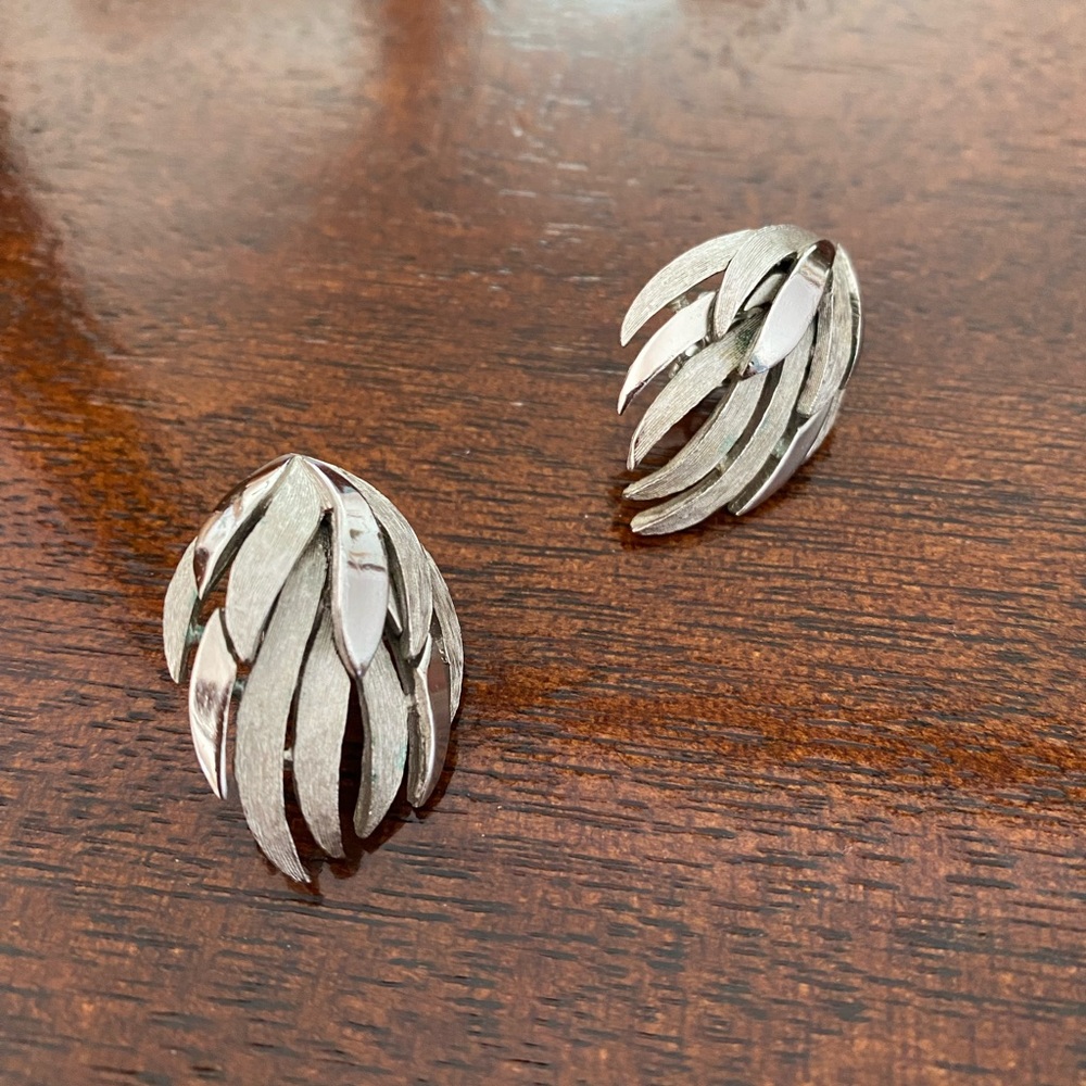 Vintage 1950s, 1960s Trifari Crown Clip On Earrings